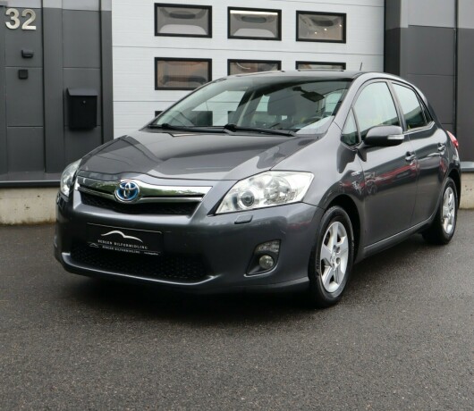 toyota-auris-bensin-2012-big-2