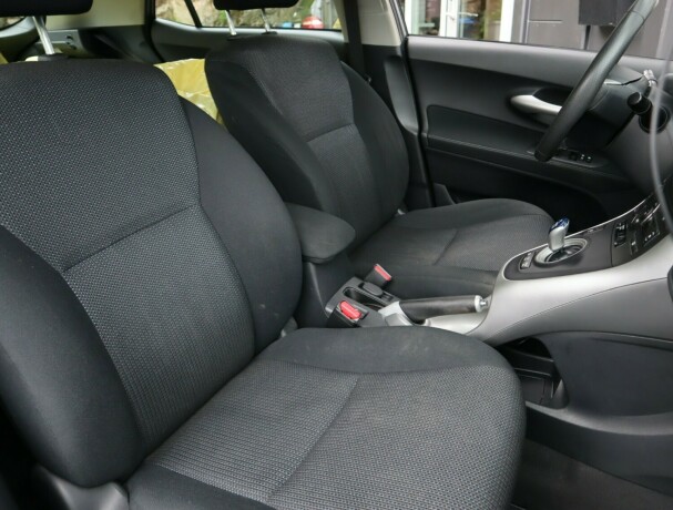 toyota-auris-bensin-2012-big-11