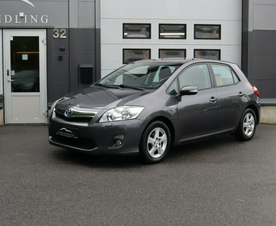 toyota-auris-bensin-2012-big-0