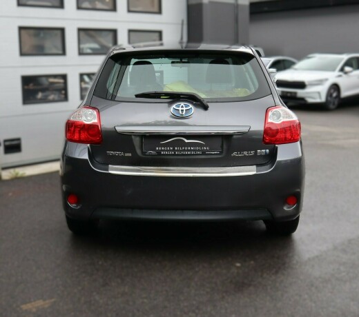 toyota-auris-bensin-2012-big-5