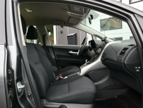 toyota-auris-bensin-2012-big-9