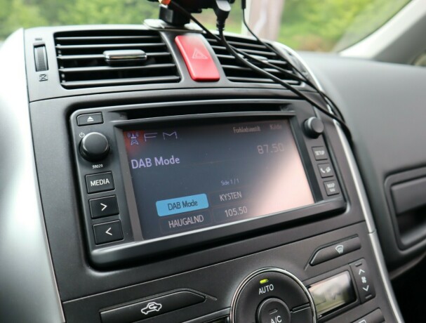 toyota-auris-bensin-2012-big-16