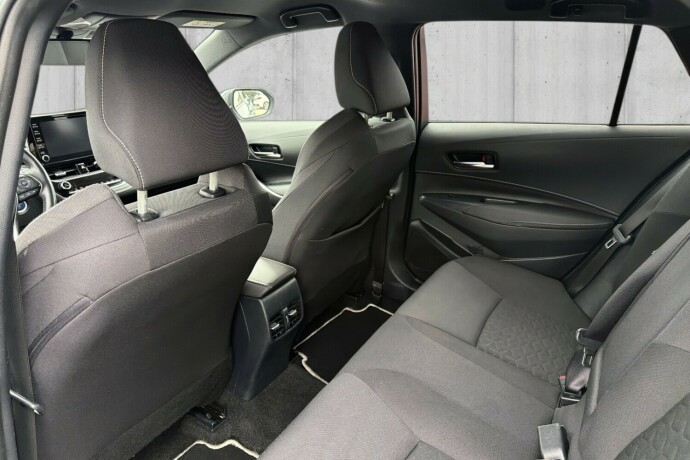 toyota-corolla-elektrisitetbensin-2019-big-12