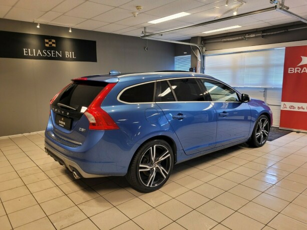 volvo-v60-plug-in-diesel-2017-big-4