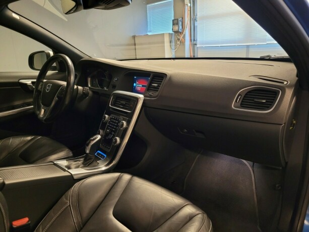volvo-v60-plug-in-diesel-2017-big-13
