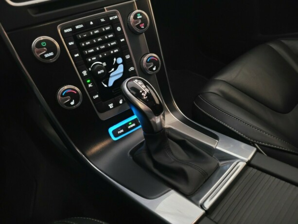 volvo-v60-plug-in-diesel-2017-big-27