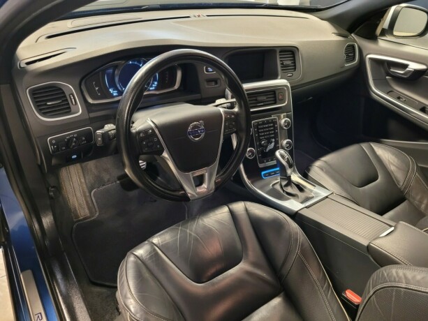 volvo-v60-plug-in-diesel-2017-big-26