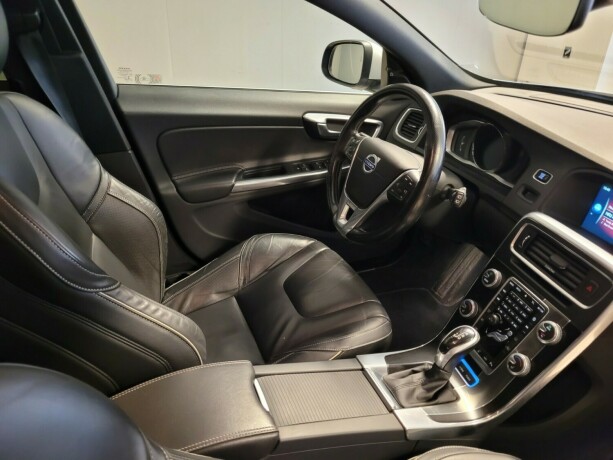 volvo-v60-plug-in-diesel-2017-big-14