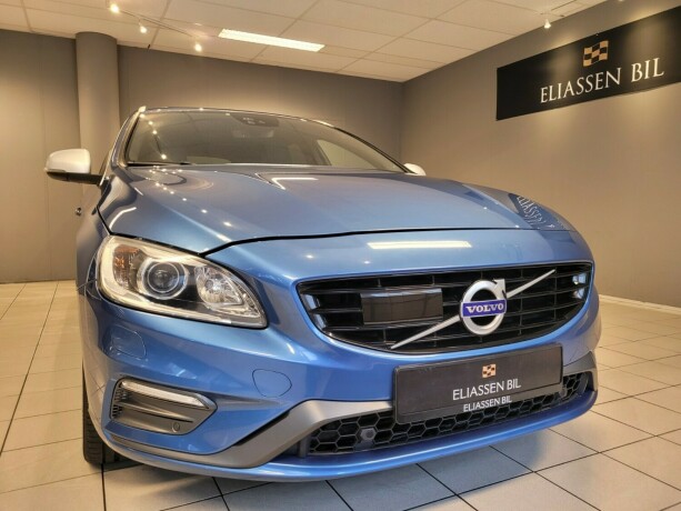 volvo-v60-plug-in-diesel-2017-big-9