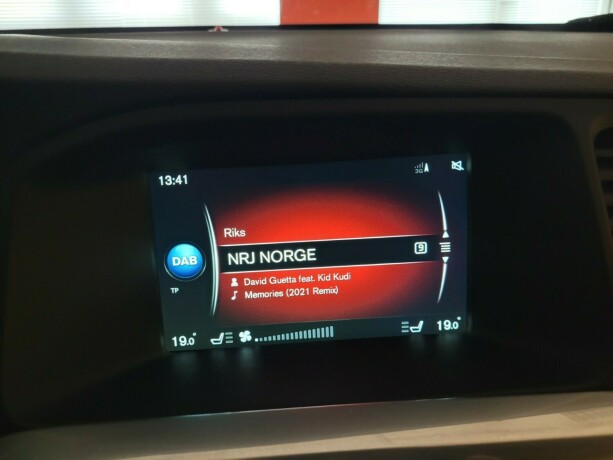 volvo-v60-plug-in-diesel-2017-big-31
