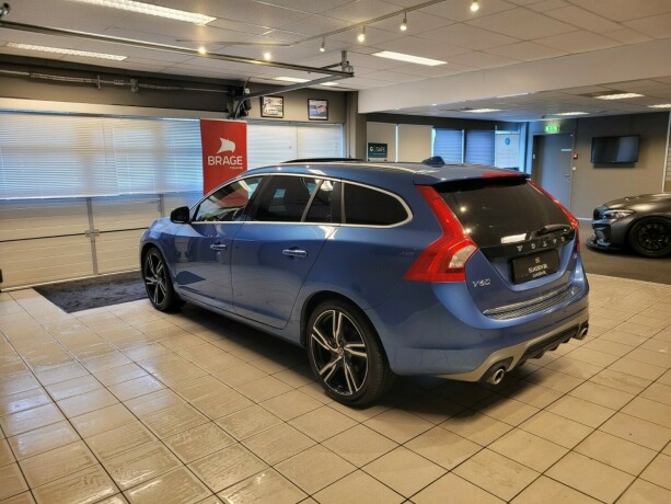 volvo-v60-plug-in-diesel-2017-big-6