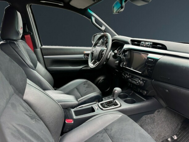 toyota-hilux-diesel-2025-big-12