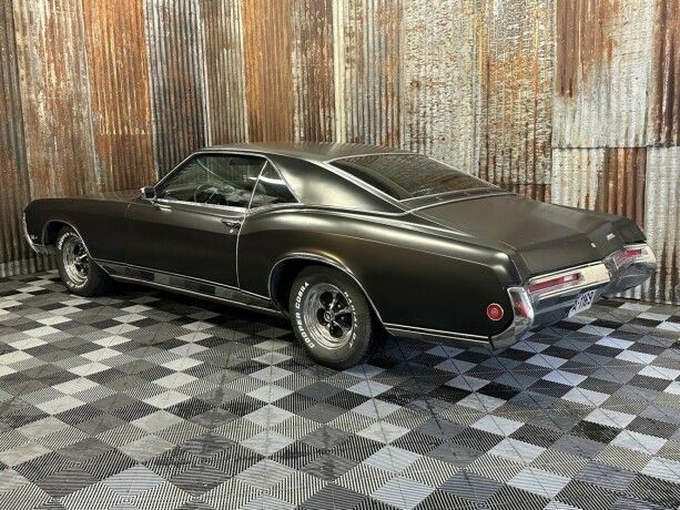 buick-riviera-bensin-1969-big-10