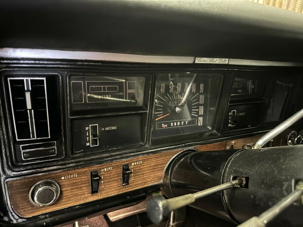 buick-riviera-bensin-1969-big-31