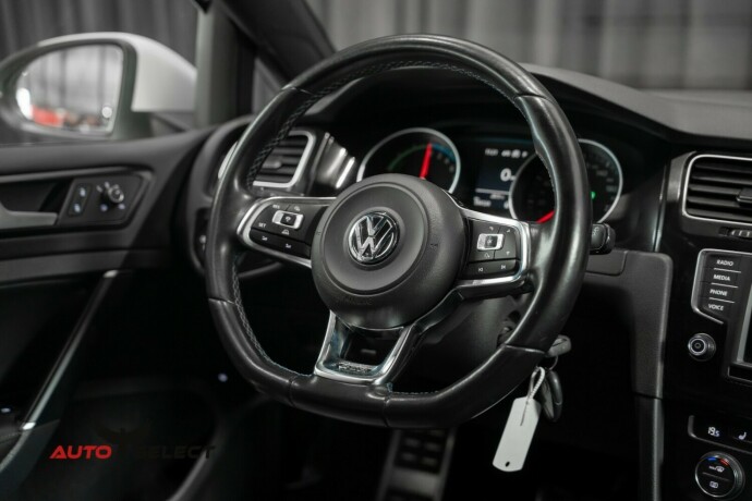 volkswagen-golf-elektrisitetbensin-2016-big-24