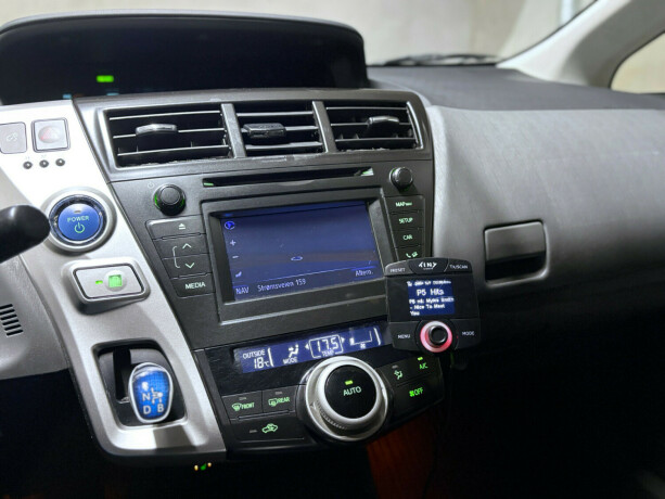 toyota-prius-bensin-2014-big-7