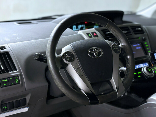 toyota-prius-bensin-2014-big-10