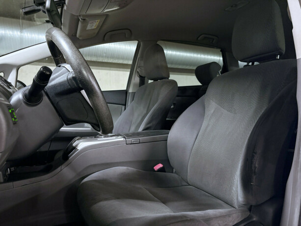 toyota-prius-bensin-2014-big-2