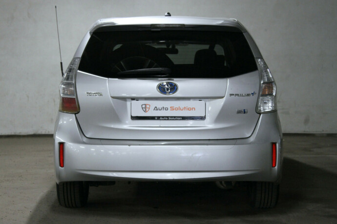 toyota-prius-bensin-2014-big-13