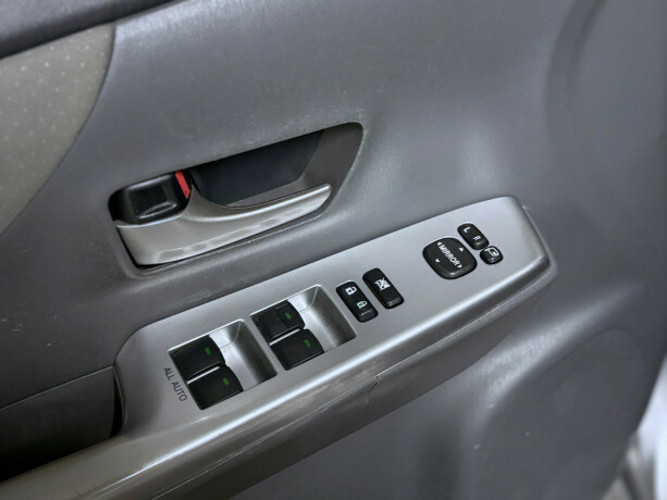 toyota-prius-bensin-2014-big-11