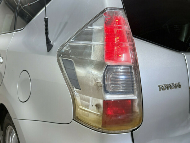 toyota-prius-bensin-2014-big-14