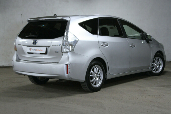 toyota-prius-bensin-2014-big-1