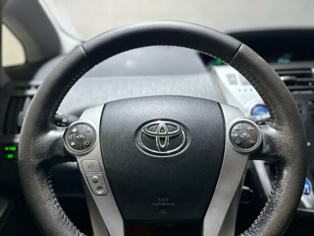 toyota-prius-bensin-2014-big-9
