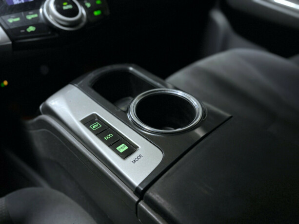 toyota-prius-bensin-2014-big-8