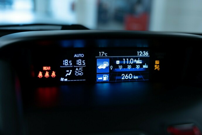 subaru-xv-bensin-2015-big-13
