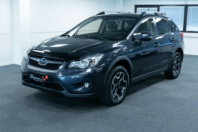 subaru-xv-bensin-2015-big-0