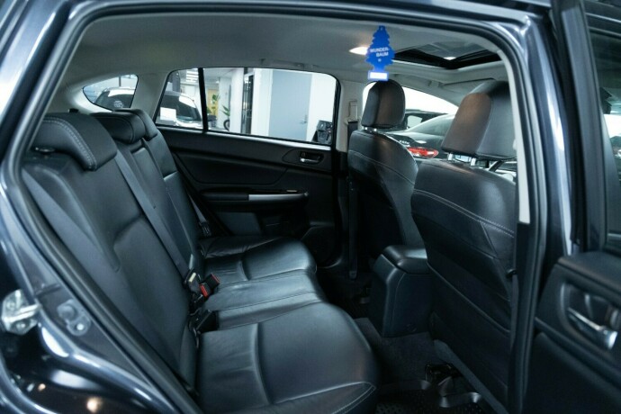 subaru-xv-bensin-2015-big-9