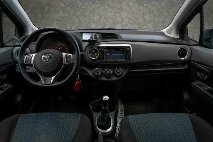 toyota-yaris-bensin-2012-big-22
