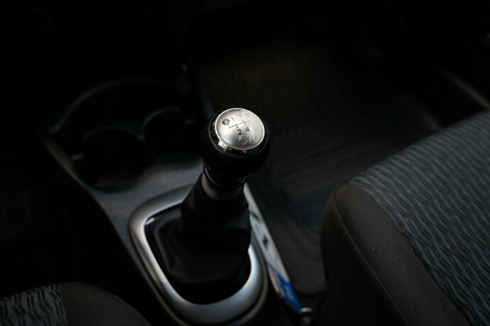 toyota-yaris-bensin-2012-big-14