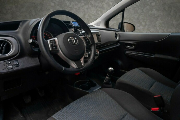 toyota-yaris-bensin-2012-big-20