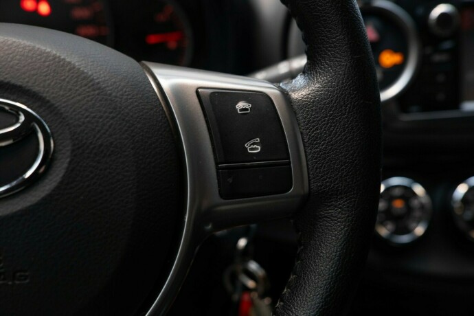 toyota-yaris-bensin-2012-big-12