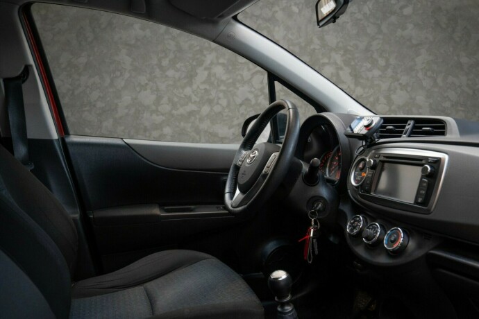 toyota-yaris-bensin-2012-big-24