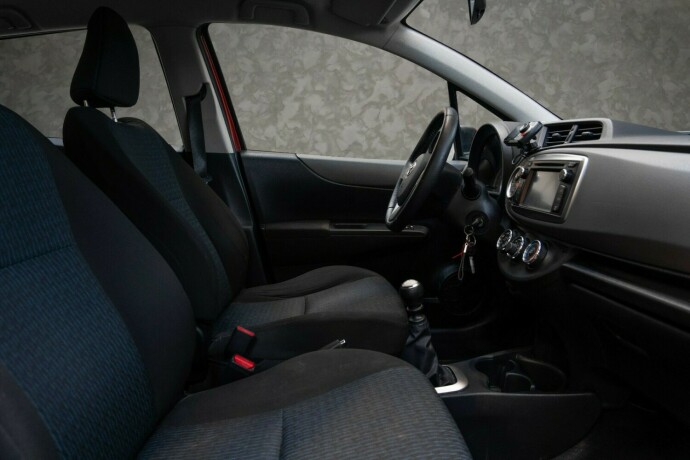toyota-yaris-bensin-2012-big-23