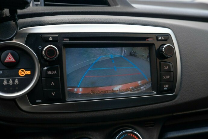 toyota-yaris-bensin-2012-big-16