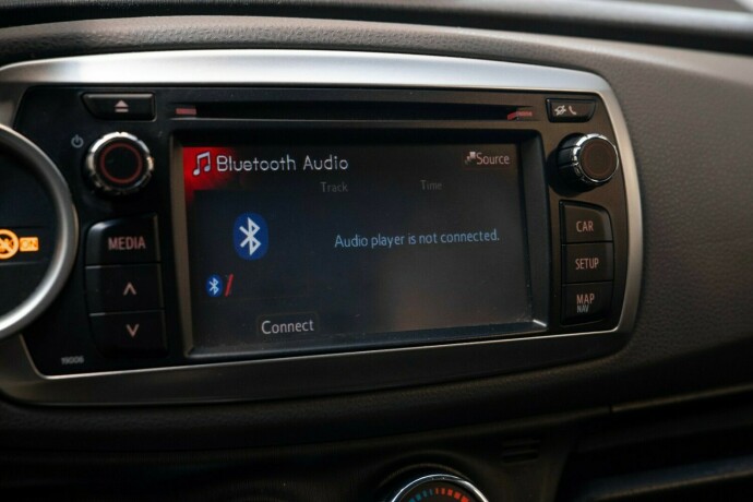 toyota-yaris-bensin-2012-big-17