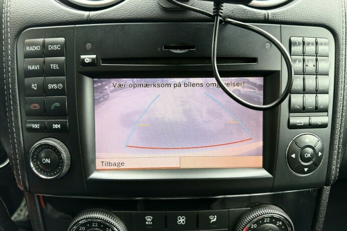mercedes-benz-gl350-diesel-2011-big-13