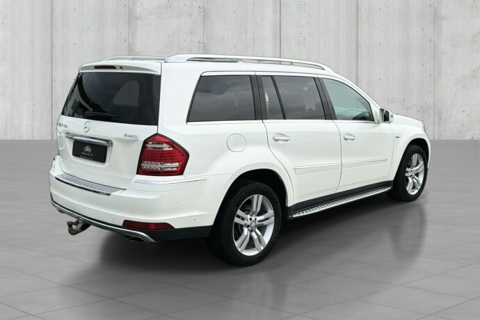 mercedes-benz-gl350-diesel-2011-big-5