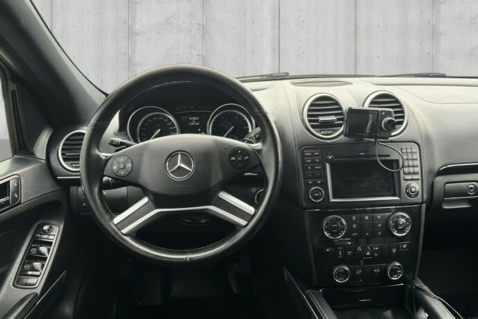 mercedes-benz-gl350-diesel-2011-big-9
