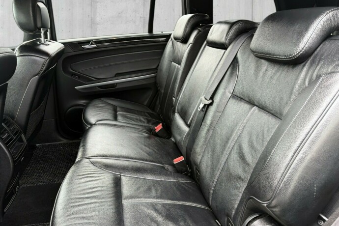 mercedes-benz-gl350-diesel-2011-big-16