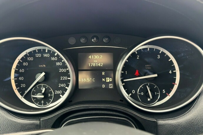 mercedes-benz-gl350-diesel-2011-big-11