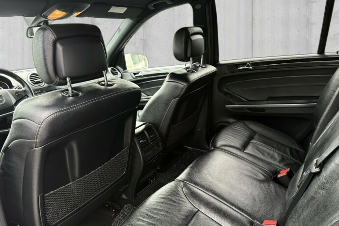mercedes-benz-gl350-diesel-2011-big-17