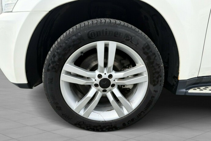 mercedes-benz-gl350-diesel-2011-big-19