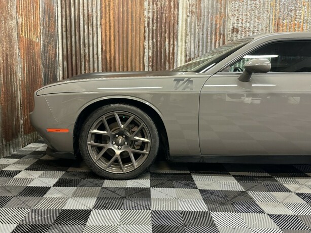 dodge-challenger-bensin-2017-big-15