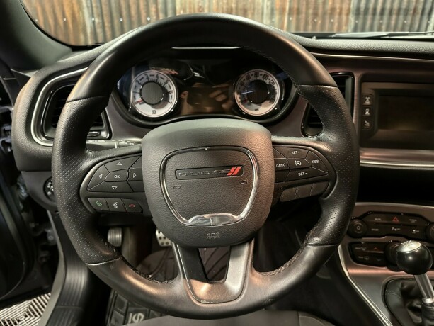 dodge-challenger-bensin-2017-big-25