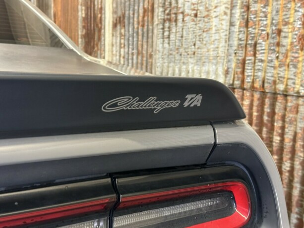dodge-challenger-bensin-2017-big-20