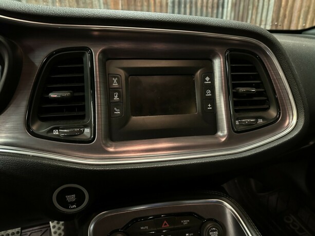 dodge-challenger-bensin-2017-big-28